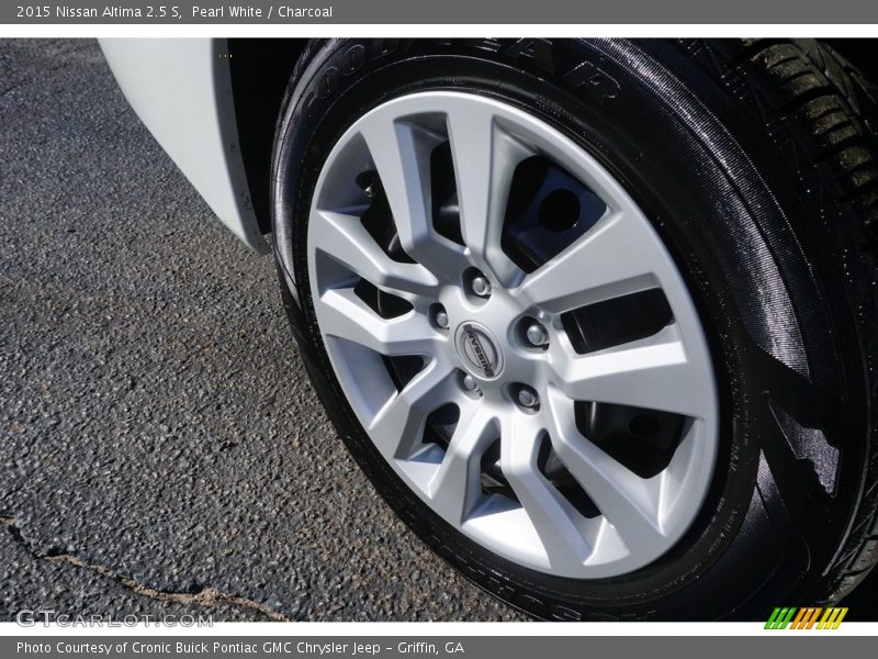 Pearl White / Charcoal 2015 Nissan Altima 2.5 S