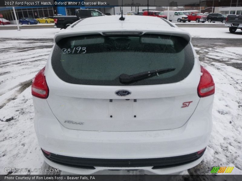 Oxford White / Charcoal Black 2017 Ford Focus ST Hatch