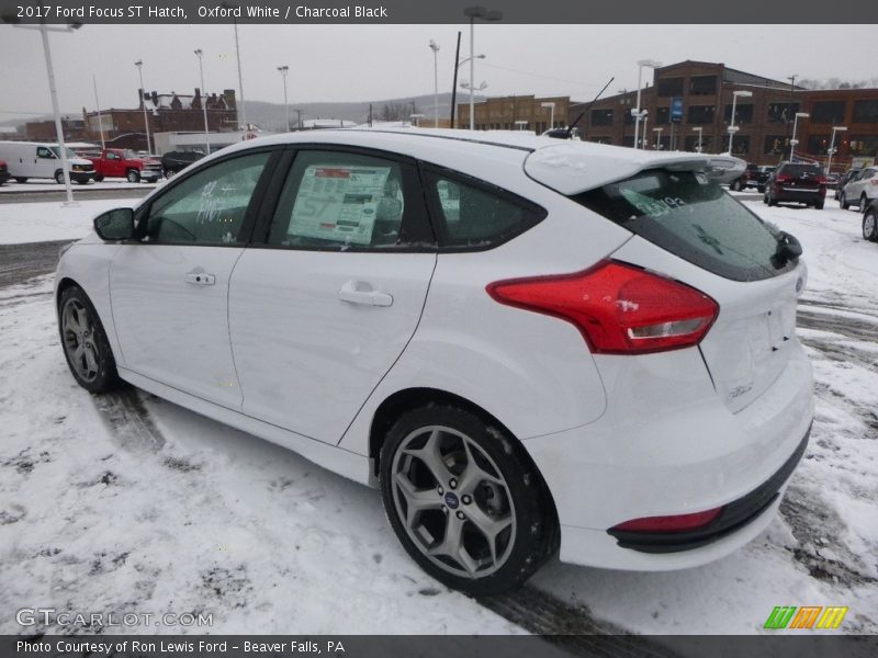 Oxford White / Charcoal Black 2017 Ford Focus ST Hatch