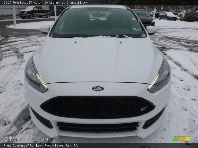 Oxford White / Charcoal Black 2017 Ford Focus ST Hatch