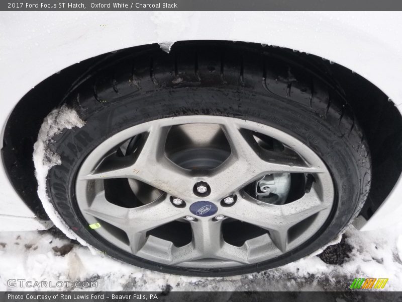 Oxford White / Charcoal Black 2017 Ford Focus ST Hatch