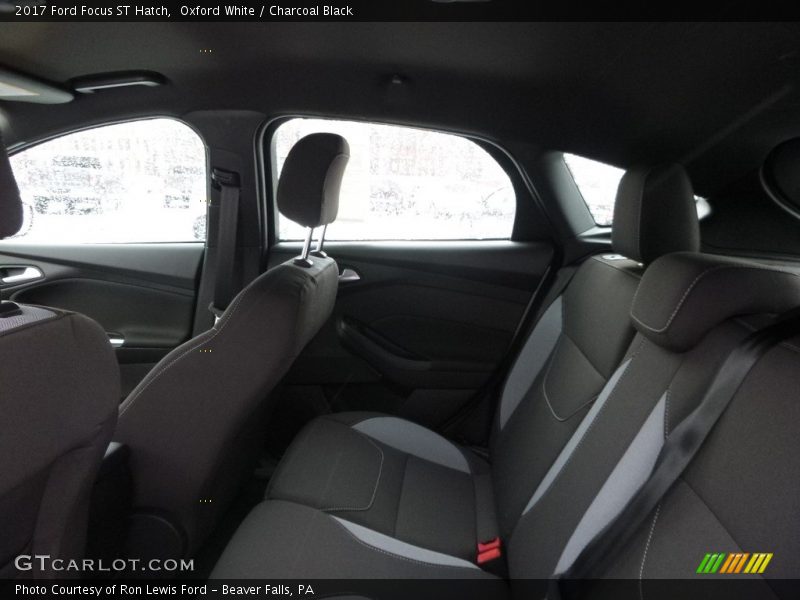 Oxford White / Charcoal Black 2017 Ford Focus ST Hatch