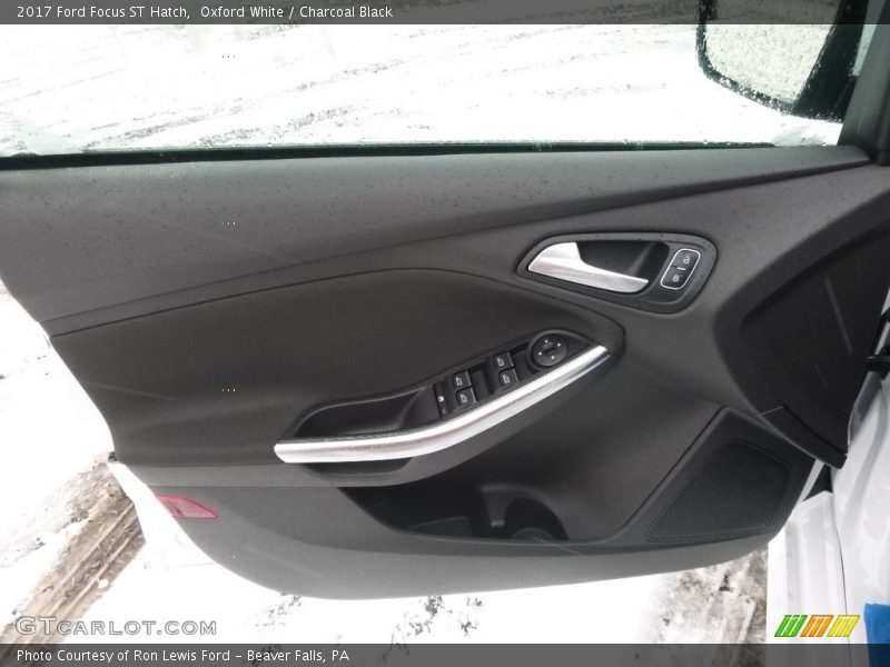 Oxford White / Charcoal Black 2017 Ford Focus ST Hatch