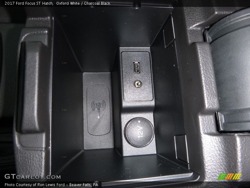 Oxford White / Charcoal Black 2017 Ford Focus ST Hatch