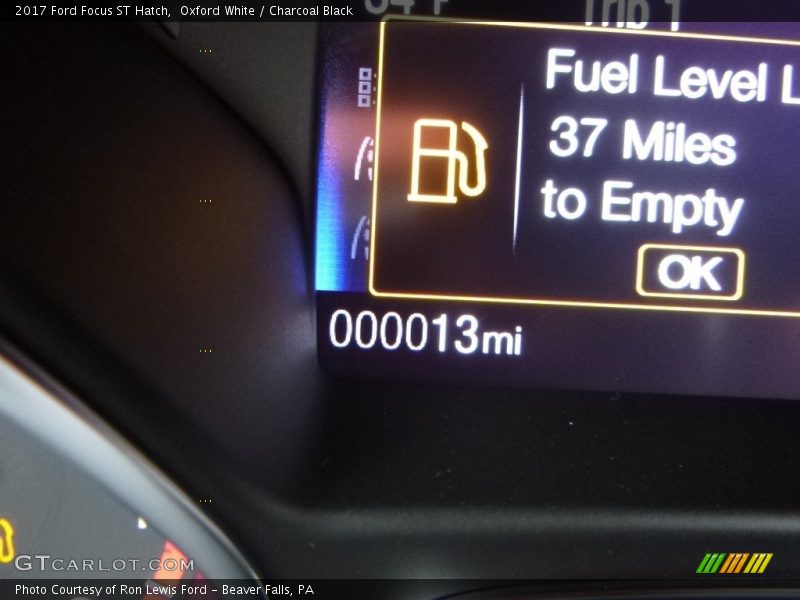 Oxford White / Charcoal Black 2017 Ford Focus ST Hatch