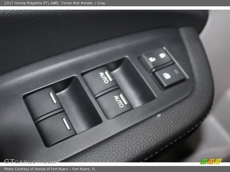 Controls of 2017 Ridgeline RTL AWD