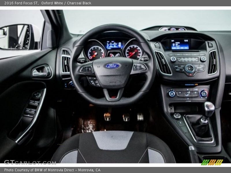 Oxford White / Charcoal Black 2016 Ford Focus ST