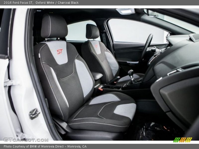 Oxford White / Charcoal Black 2016 Ford Focus ST