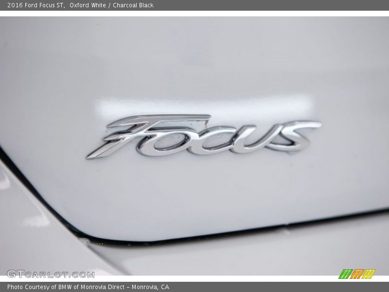 Oxford White / Charcoal Black 2016 Ford Focus ST