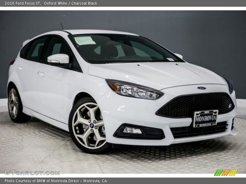 Oxford White / Charcoal Black 2016 Ford Focus ST