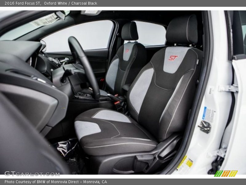 Oxford White / Charcoal Black 2016 Ford Focus ST