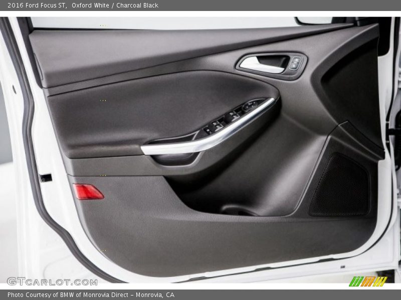 Oxford White / Charcoal Black 2016 Ford Focus ST