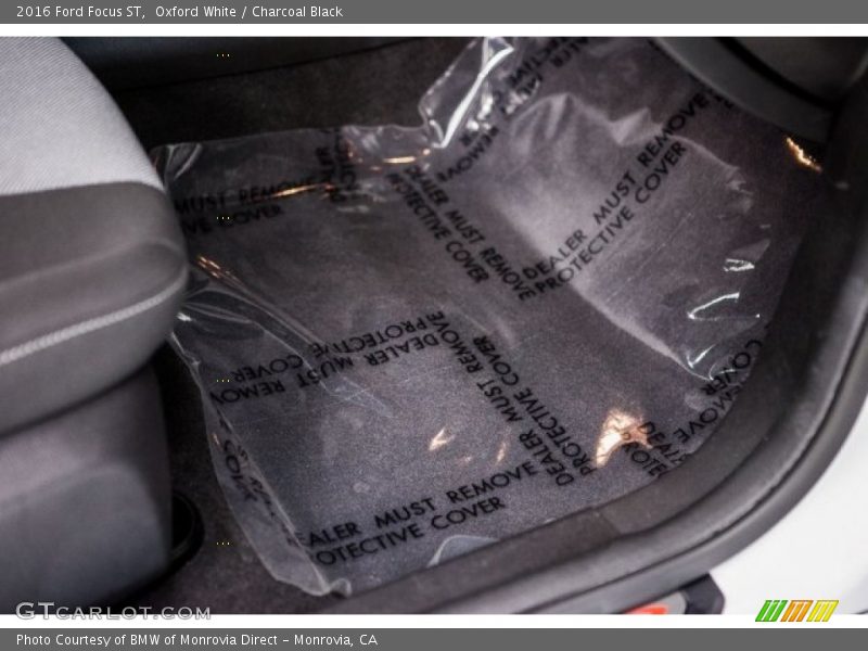 Oxford White / Charcoal Black 2016 Ford Focus ST