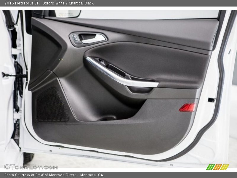 Oxford White / Charcoal Black 2016 Ford Focus ST