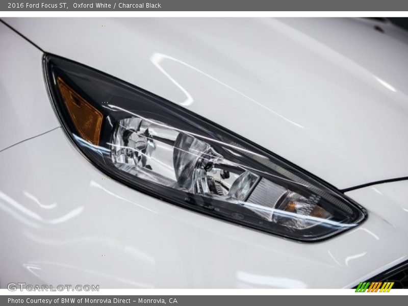 Oxford White / Charcoal Black 2016 Ford Focus ST