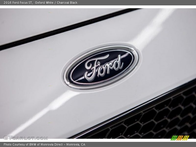 Oxford White / Charcoal Black 2016 Ford Focus ST