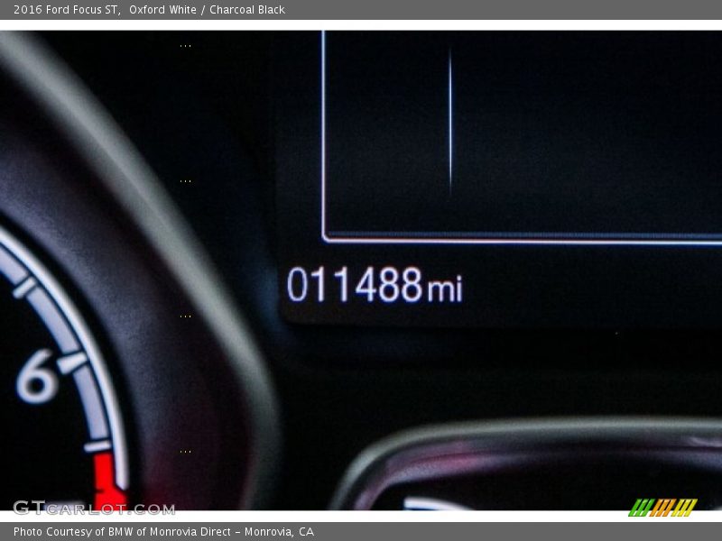 Oxford White / Charcoal Black 2016 Ford Focus ST