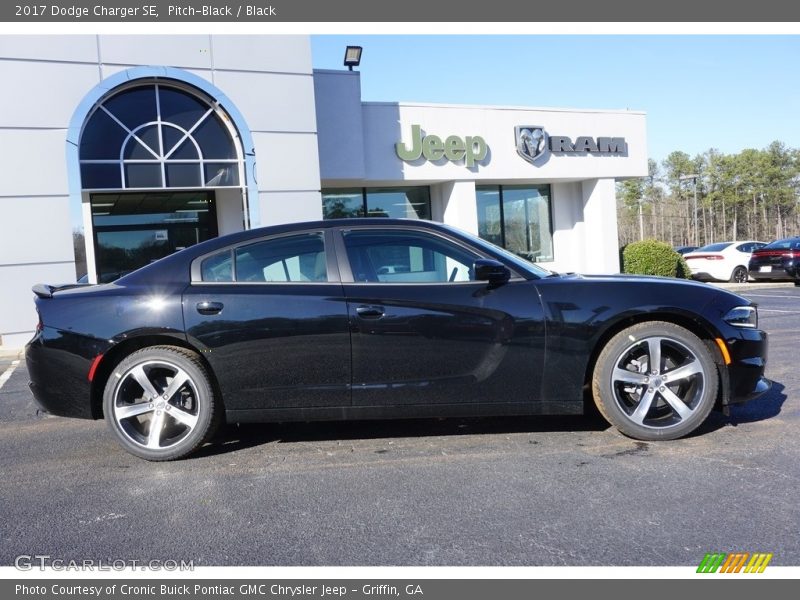 Pitch-Black / Black 2017 Dodge Charger SE
