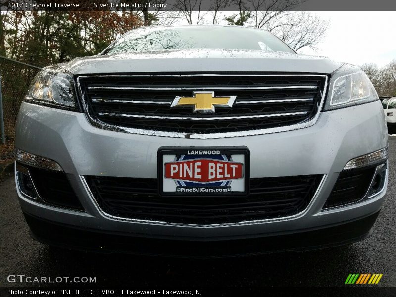 Silver Ice Metallic / Ebony 2017 Chevrolet Traverse LT