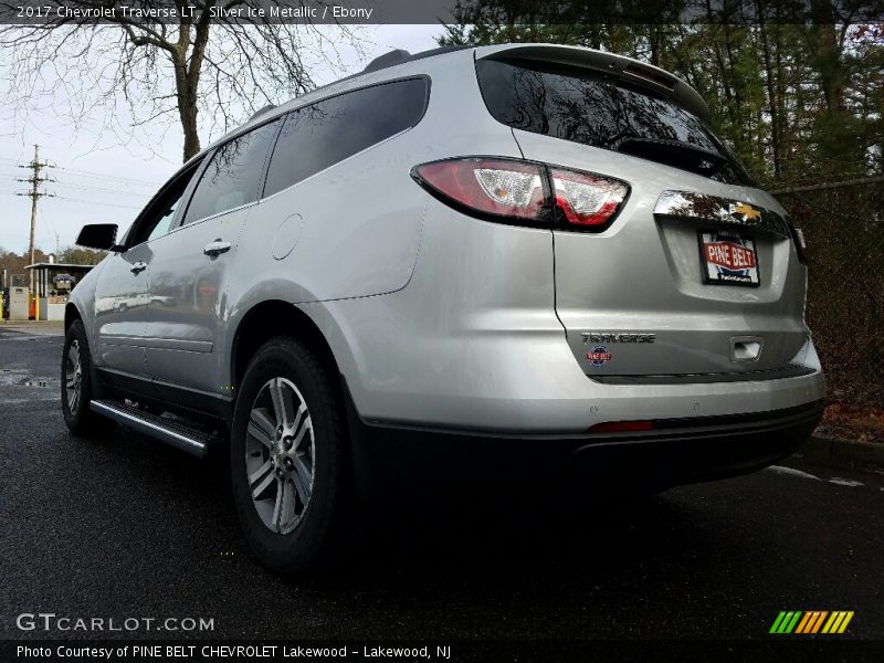 Silver Ice Metallic / Ebony 2017 Chevrolet Traverse LT