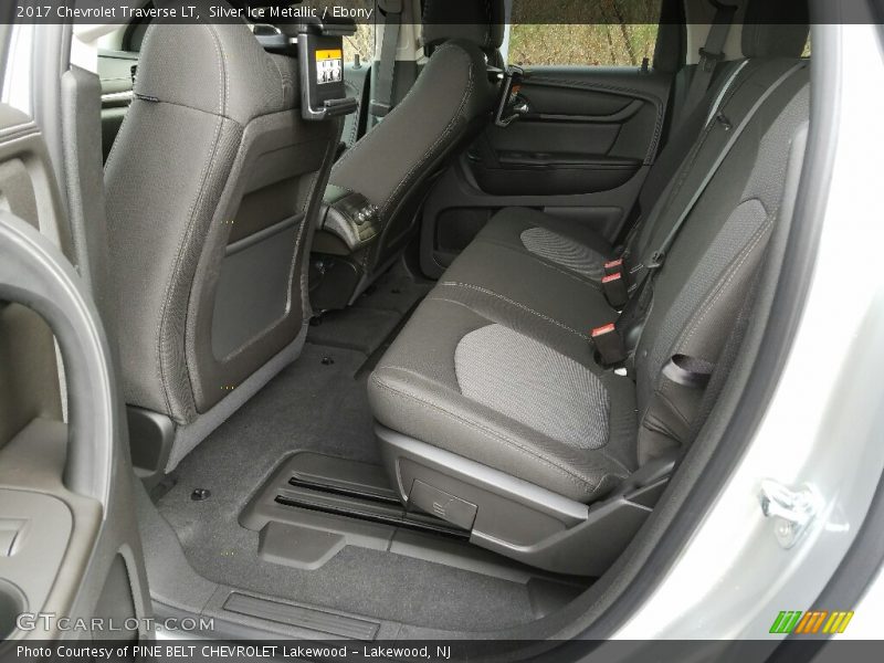 Silver Ice Metallic / Ebony 2017 Chevrolet Traverse LT