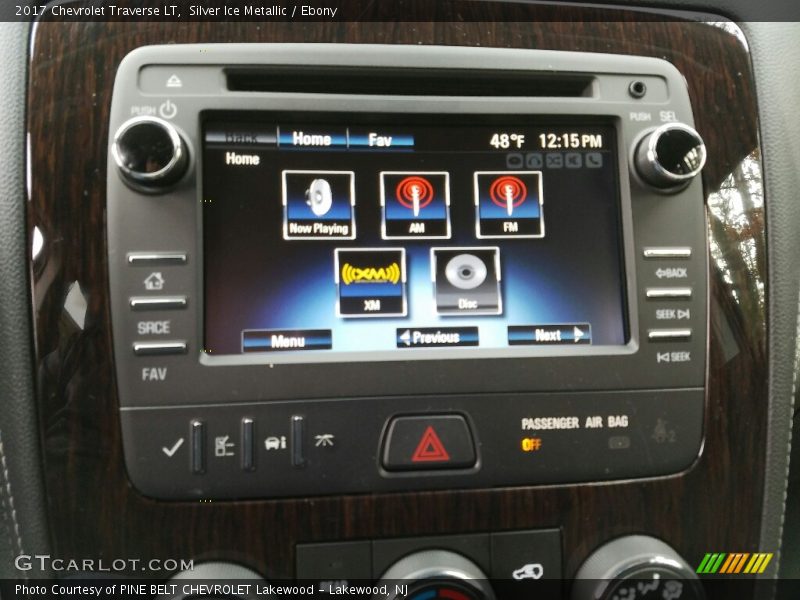 Silver Ice Metallic / Ebony 2017 Chevrolet Traverse LT