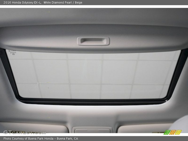 White Diamond Pearl / Beige 2016 Honda Odyssey EX-L