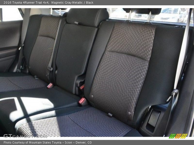 Magnetic Gray Metallic / Black 2016 Toyota 4Runner Trail 4x4