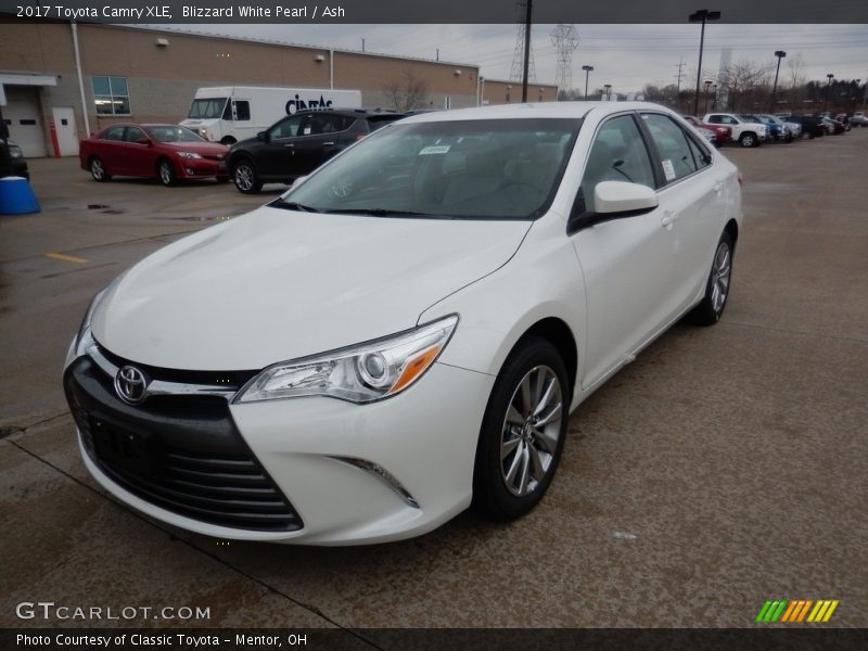 Blizzard White Pearl / Ash 2017 Toyota Camry XLE