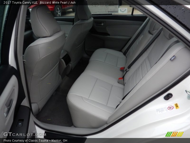 Blizzard White Pearl / Ash 2017 Toyota Camry XLE