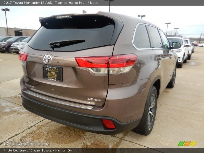 Toasted Walnut Pearl / Black 2017 Toyota Highlander LE AWD