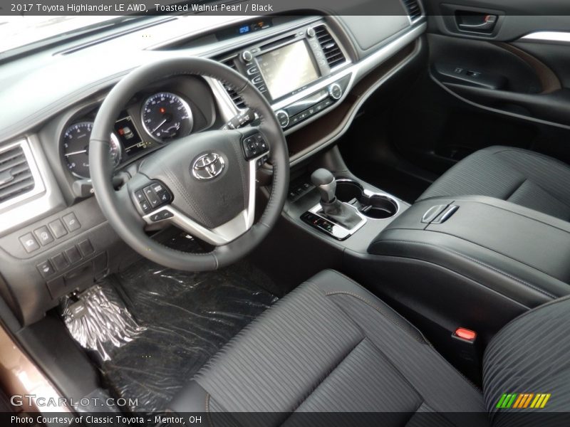  2017 Highlander LE AWD Black Interior