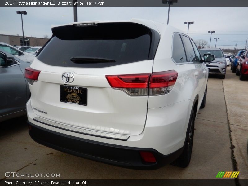 Blizzard White Pearl / Ash 2017 Toyota Highlander LE