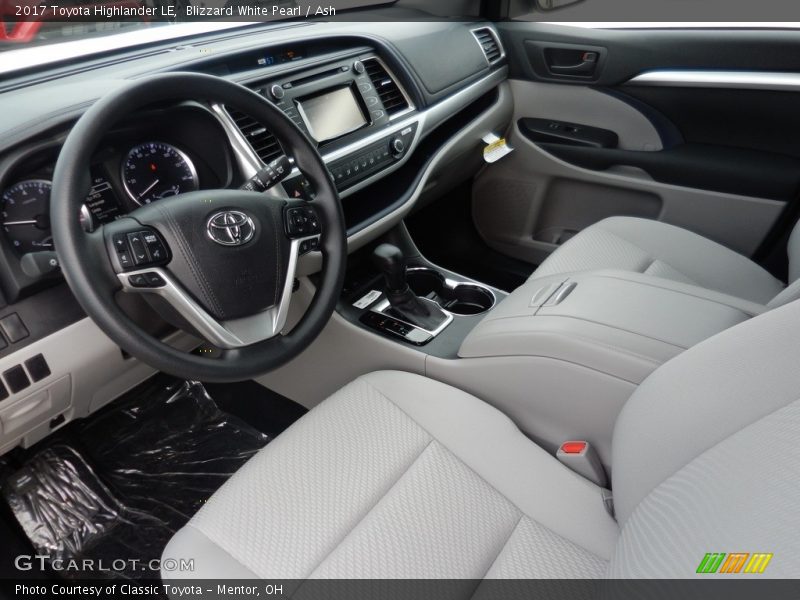  2017 Highlander LE Ash Interior