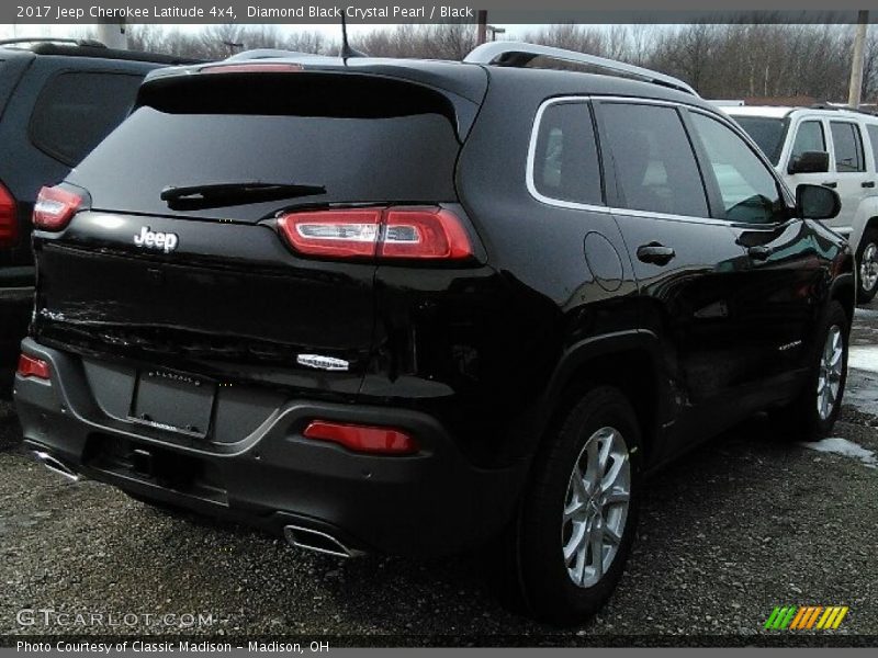 Diamond Black Crystal Pearl / Black 2017 Jeep Cherokee Latitude 4x4