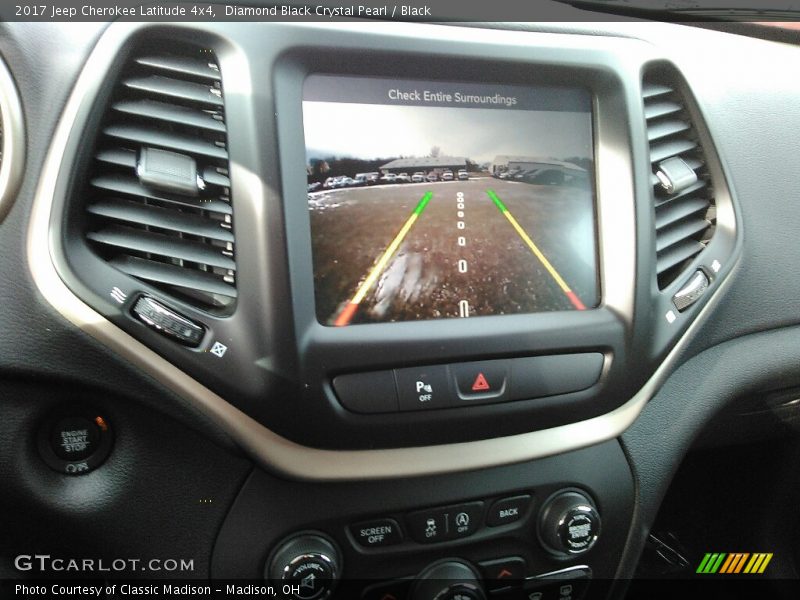 Diamond Black Crystal Pearl / Black 2017 Jeep Cherokee Latitude 4x4