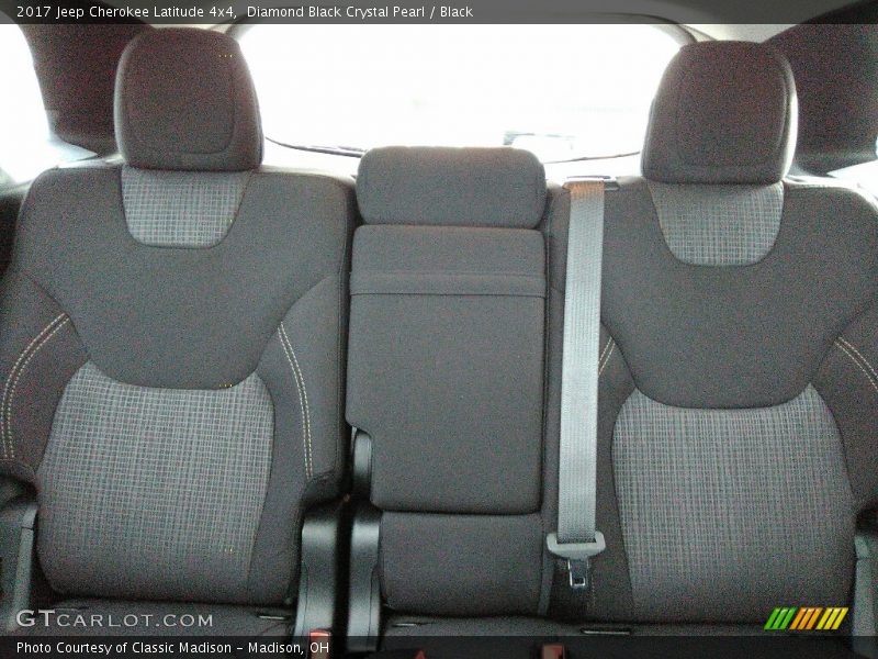 Diamond Black Crystal Pearl / Black 2017 Jeep Cherokee Latitude 4x4