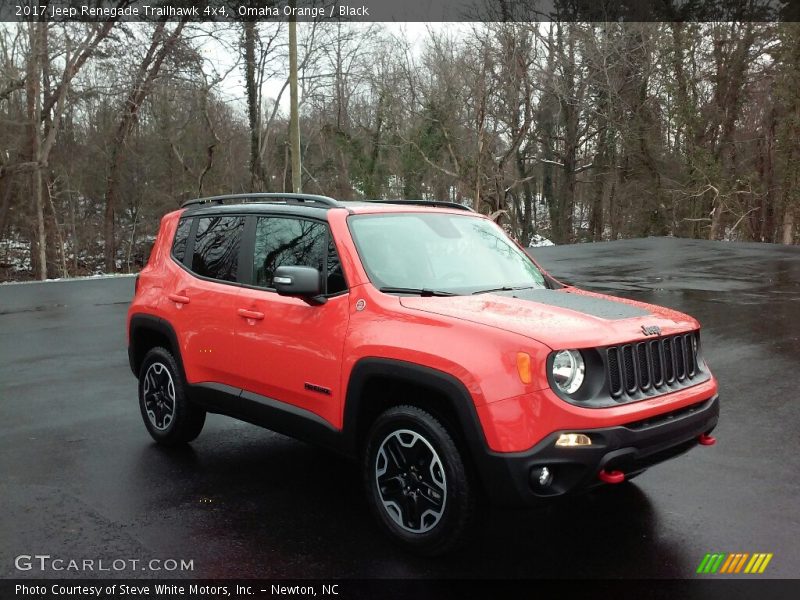 Front 3/4 View of 2017 Renegade Trailhawk 4x4
