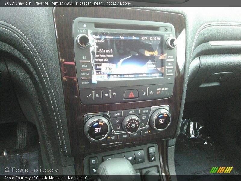 Iridescent Pearl Tricoat / Ebony 2017 Chevrolet Traverse Premier AWD