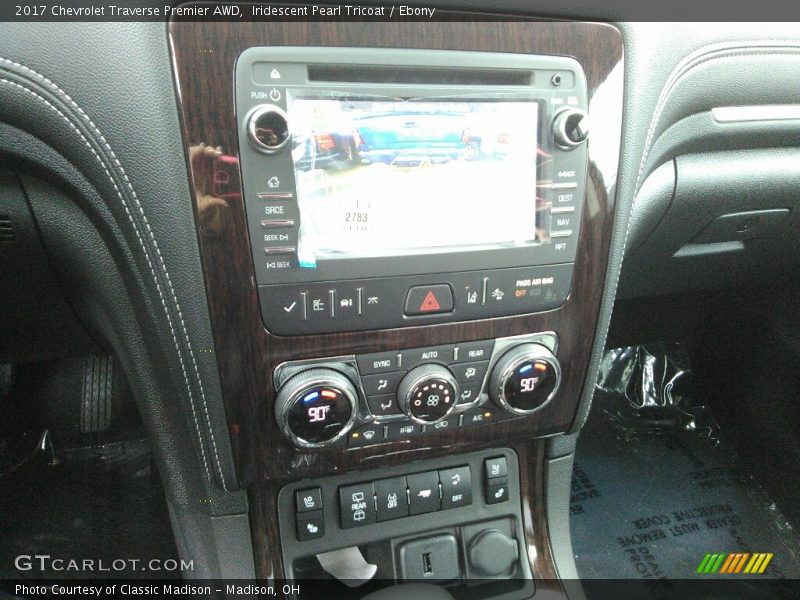 Iridescent Pearl Tricoat / Ebony 2017 Chevrolet Traverse Premier AWD