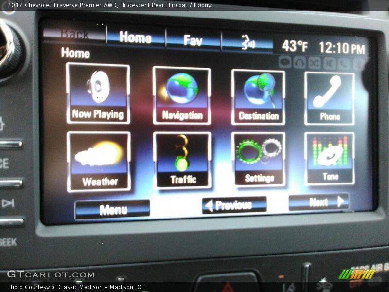Iridescent Pearl Tricoat / Ebony 2017 Chevrolet Traverse Premier AWD