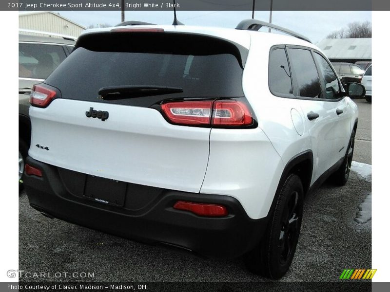 Bright White / Black 2017 Jeep Cherokee Sport Altitude 4x4