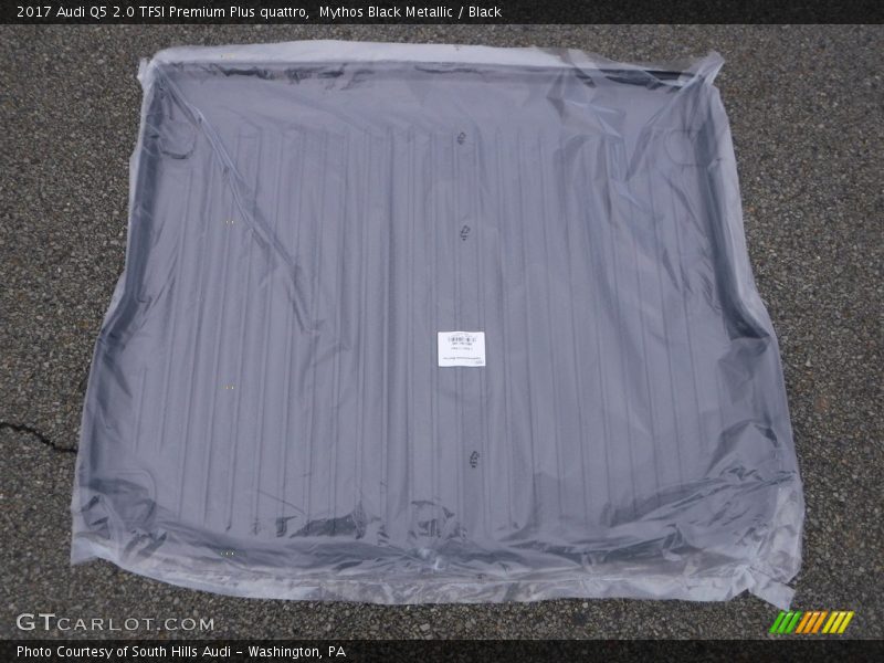 Mythos Black Metallic / Black 2017 Audi Q5 2.0 TFSI Premium Plus quattro