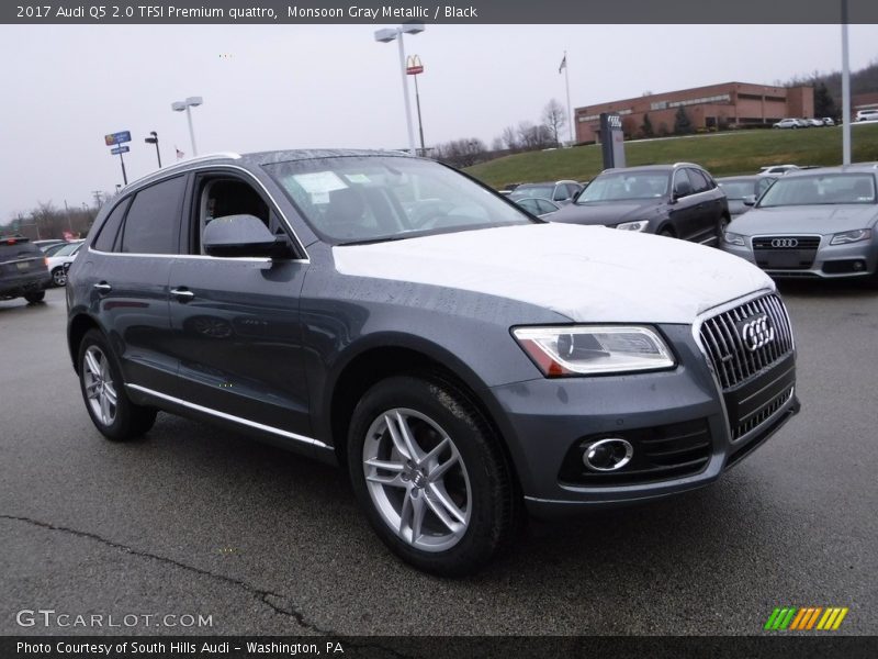 Front 3/4 View of 2017 Q5 2.0 TFSI Premium quattro