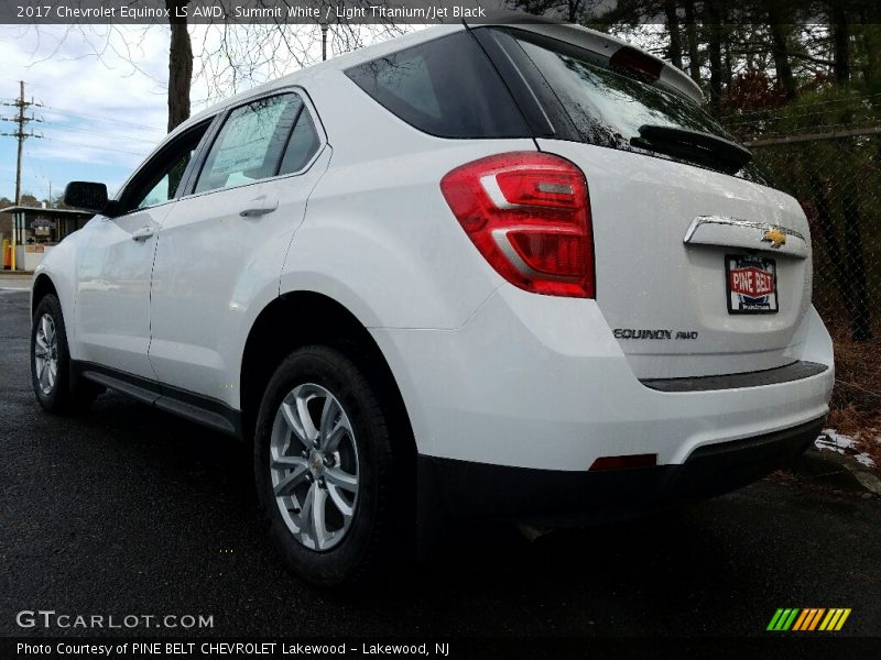 Summit White / Light Titanium/Jet Black 2017 Chevrolet Equinox LS AWD