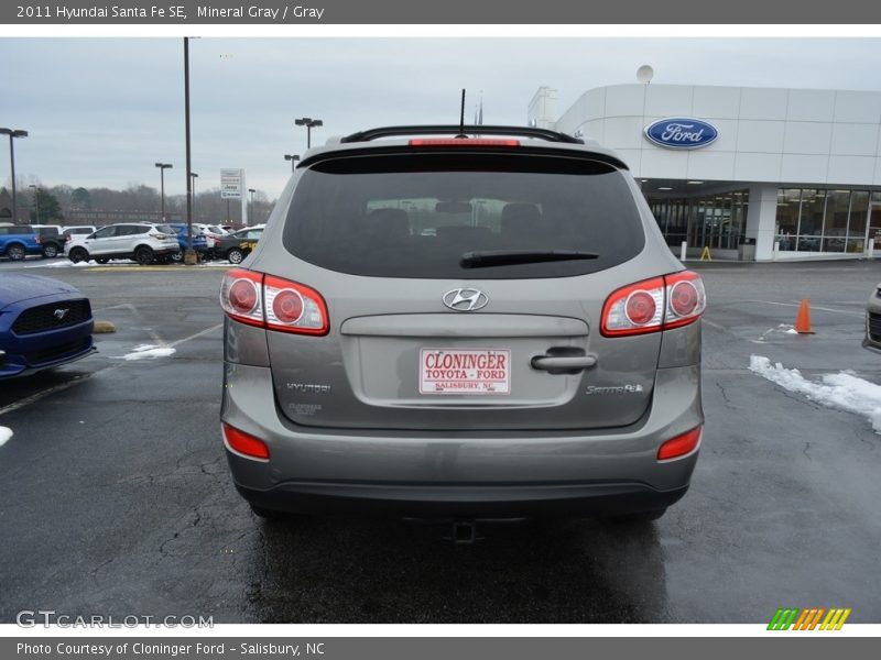 Mineral Gray / Gray 2011 Hyundai Santa Fe SE