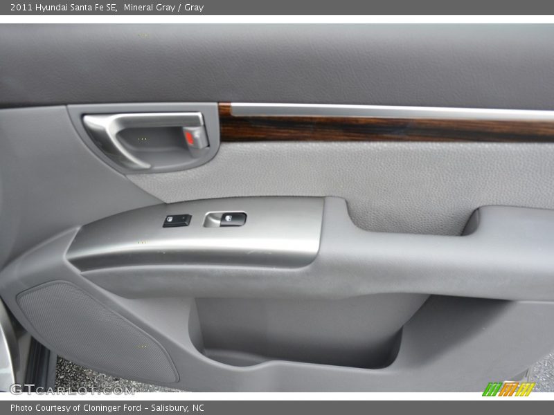 Mineral Gray / Gray 2011 Hyundai Santa Fe SE