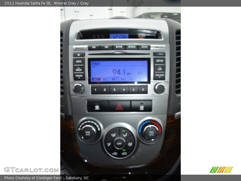 Mineral Gray / Gray 2011 Hyundai Santa Fe SE