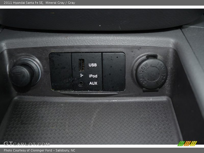 Mineral Gray / Gray 2011 Hyundai Santa Fe SE