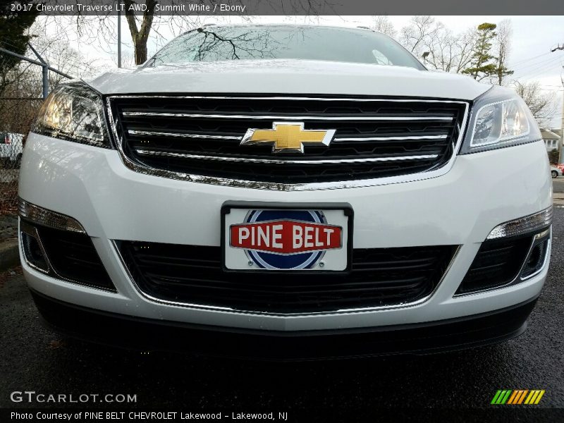 Summit White / Ebony 2017 Chevrolet Traverse LT AWD